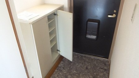 トモヨシフラットの玄関|玄関には下駄箱あり