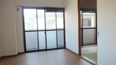 トモヨシフラットの居間・リビング|引き戸は外せます