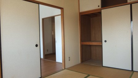 トモヨシフラット|大きめの収納です