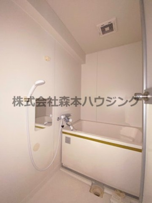 【浴室】 | 　フレアコートコスモ | ※同タイプ別室の写真となります。
　設備内容や内装色調など相違がある場合は実際のお部屋の現状優先となります。
