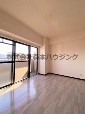 【洋室】 | 　フレアコートコスモ | ※同タイプ別室の写真となります。
　設備内容や内装色調など相違がある場合は実際のお部屋の現状優先となります。