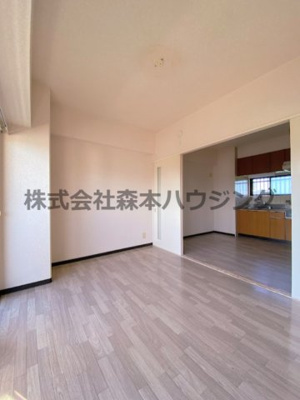 【洋室】 | 　フレアコートコスモ | ※同タイプ別室の写真となります。
　設備内容や内装色調など相違がある場合は実際のお部屋の現状優先となります。