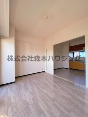 【洋室】 | 　フレアコートコスモ | ※同タイプ別室の写真となります。
　設備内容や内装色調など相違がある場合は実際のお部屋の現状優先となります。