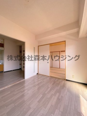 【洋室】 | 　フレアコートコスモ | ※同タイプ別室の写真となります。
　設備内容や内装色調など相違がある場合は実際のお部屋の現状優先となります。