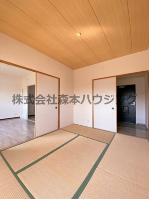 【和室】 | 　フレアコートコスモ | ※同タイプ別室の写真となります。
　設備内容や内装色調など相違がある場合は実際のお部屋の現状優先となります。