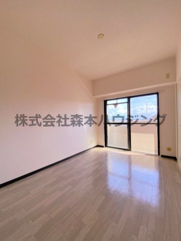 【洋室】 | 　フレアコートコスモ | ※同タイプ別室の写真となります。
　設備内容や内装色調など相違がある場合は実際のお部屋の現状優先となります。