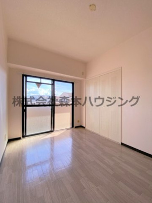 【洋室】 | 　フレアコートコスモ | ※同タイプ別室の写真となります。
　設備内容や内装色調など相違がある場合は実際のお部屋の現状優先となります。