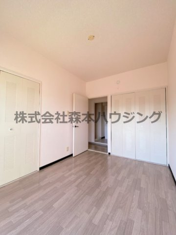 【洋室】 | 　フレアコートコスモ | ※同タイプ別室の写真となります。
　設備内容や内装色調など相違がある場合は実際のお部屋の現状優先となります。
