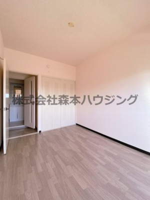【洋室】 | 　フレアコートコスモ | ※同タイプ別室の写真となります。
　設備内容や内装色調など相違がある場合は実際のお部屋の現状優先となります。