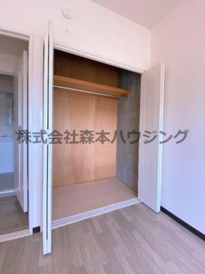 【収納】 | 　フレアコートコスモ | ※同タイプ別室の写真となります。
　設備内容や内装色調など相違がある場合は実際のお部屋の現状優先となります。
