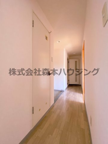 【内装】 | 　フレアコートコスモ | ※同タイプ別室の写真となります。
　設備内容や内装色調など相違がある場合は実際のお部屋の現状優先となります。