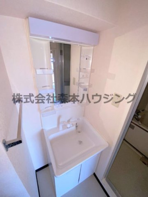 【独立洗面台】 | 　フレアコートコスモ | ※同タイプ別室の写真となります。
　設備内容や内装色調など相違がある場合は実際のお部屋の現状優先となります。