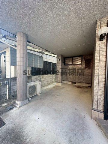 高槻市淀の原町住宅の駐車場