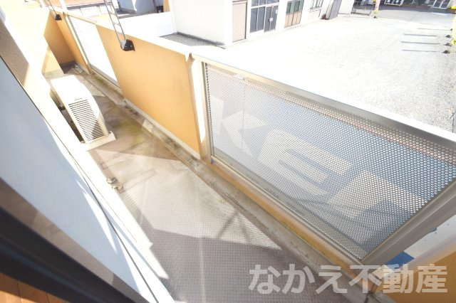 【バルコニー】 | 暖かな日差しのふりそそぐバルコニー