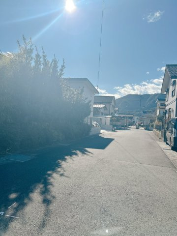 【商談中】リフォーム済中古戸建　岐阜市大洞柏台5丁目　昭和51年築の前面道路含む現地写真