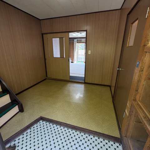 室蘭市緑町6-2戸建の玄関