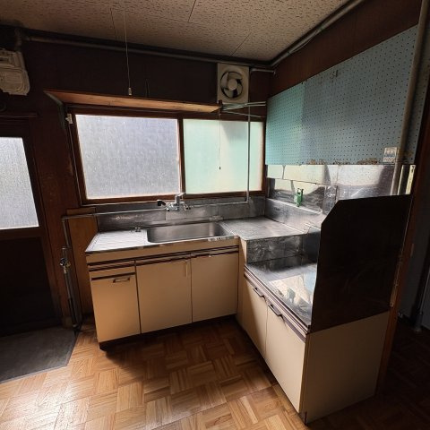 室蘭市緑町6-2戸建のキッチン