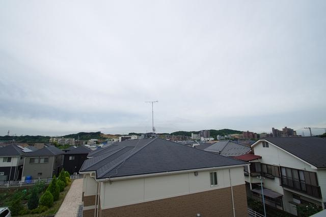 稲城市東長沼のアパートの展望