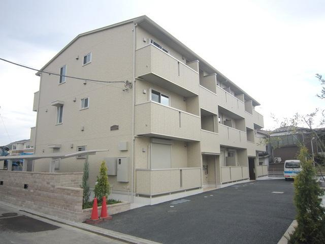 稲城市東長沼のアパートの外観