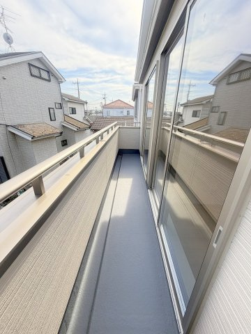 三郷市鷹野1丁目　新築戸建　全2棟　2号棟のバルコニー|南向きの陽当たり良好なバルコニー