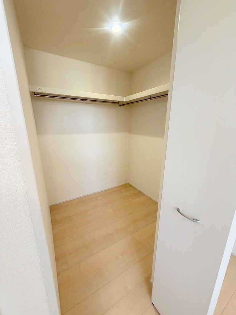 三郷市鷹野1丁目　新築戸建　全2棟　2号棟の収納|大切な衣類を収納できるクローゼット完備