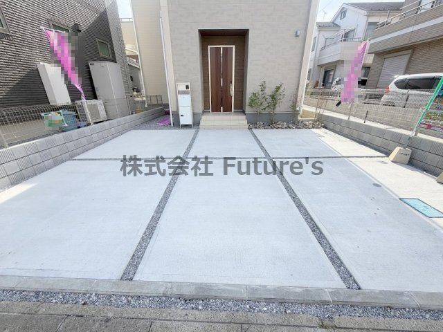 三郷市鷹野1丁目　新築戸建　全2棟　2号棟の駐車場|カースペース並列2台可能