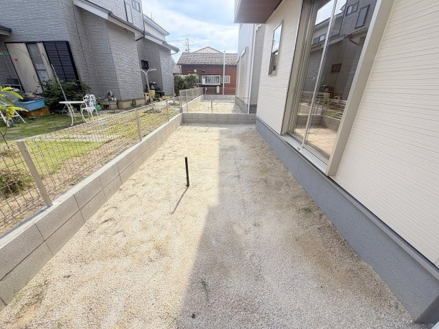 三郷市鷹野1丁目　新築戸建　全2棟　2号棟の庭|南側に広々とした庭があります。お子様のプールなども楽しめます