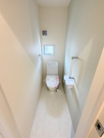三郷市鷹野1丁目　新築戸建　全2棟　2号棟のトイレ|2階のトイレです