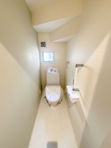 三郷市鷹野1丁目　新築戸建　全2棟　2号棟のトイレ|1階のトイレです