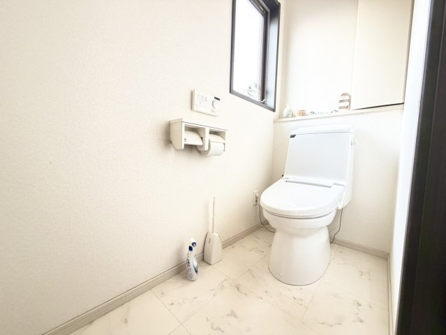 古河市新久田中古戸建のトイレ