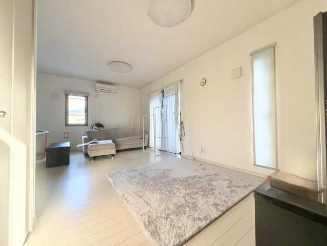 古河市新久田中古戸建の居間・リビング