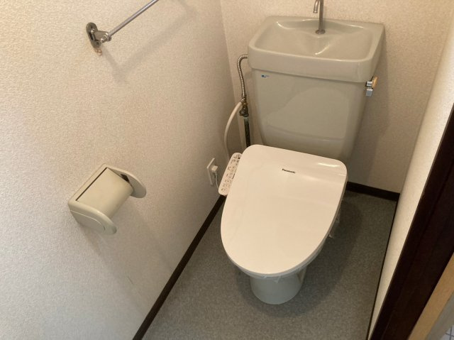 アークトレード太宰府のトイレ|コンパクトで使いやすいトイレです