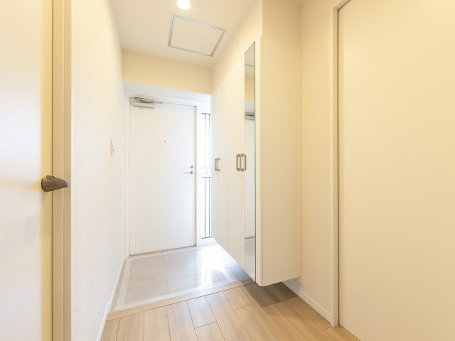 豊緑と静かな住環境・ハイツ葉山の玄関