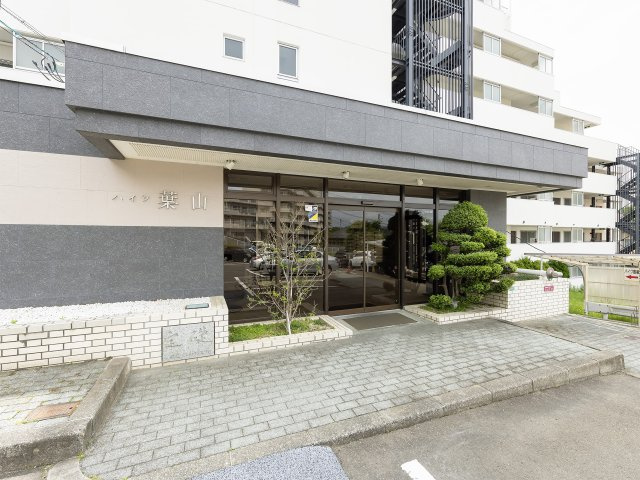豊緑と静かな住環境・ハイツ葉山のエントランス