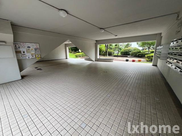 南茨木ハイタウン美沢A棟のエントランス|建物の内部です