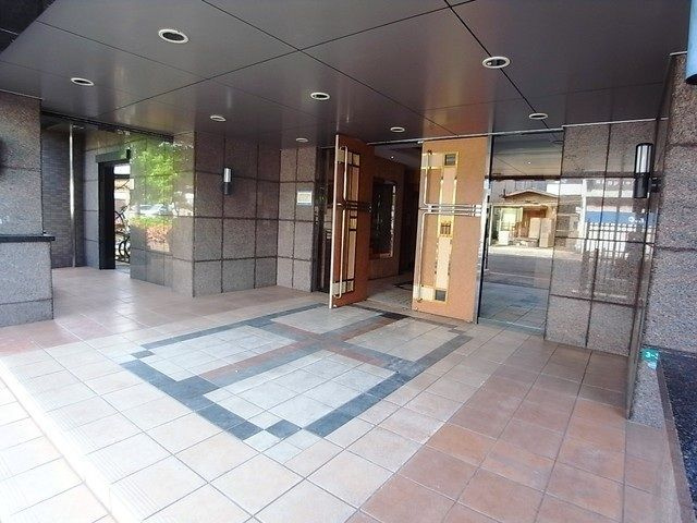アルファステイツ木之庄のエントランス
