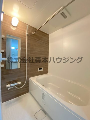 【浴室】 | 　RIMONE古川橋 | ※同タイプ別室の写真となります。
　設備内容や内装色調など相違がある場合は実際のお部屋の現状優先となります。