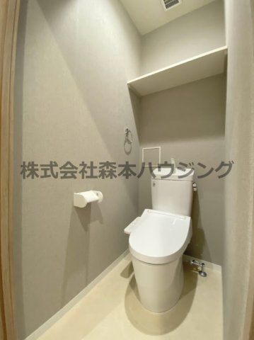 【トイレ】 | 　RIMONE古川橋 | ※同タイプ別室の写真となります。
　設備内容や内装色調など相違がある場合は実際のお部屋の現状優先となります。