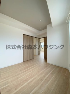 【洋室】 | 　RIMONE古川橋 | ※同タイプ別室の写真となります。
　設備内容や内装色調など相違がある場合は実際のお部屋の現状優先となります。