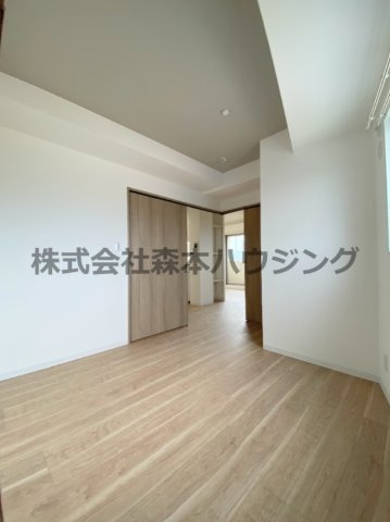 【洋室】 | 　RIMONE古川橋 | ※同タイプ別室の写真となります。
　設備内容や内装色調など相違がある場合は実際のお部屋の現状優先となります。