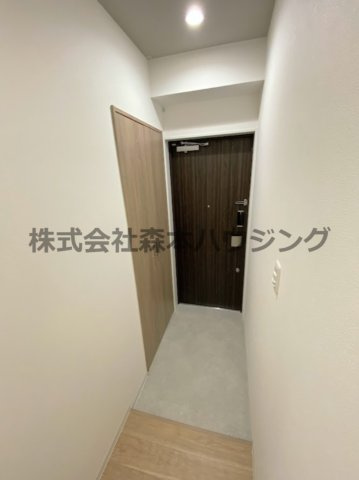 【玄関】 | 　RIMONE古川橋 | ※同タイプ別室の写真となります。
　設備内容や内装色調など相違がある場合は実際のお部屋の現状優先となります。