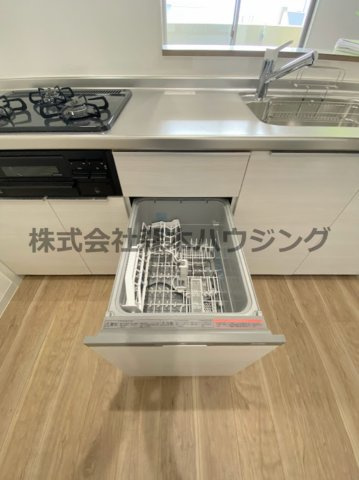 【キッチン】 | 　RIMONE古川橋 | ※同タイプ別室の写真となります。
　設備内容や内装色調など相違がある場合は実際のお部屋の現状優先となります。