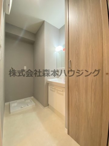 【洗面所】 | 　RIMONE古川橋 | ※同タイプ別室の写真となります。
　設備内容や内装色調など相違がある場合は実際のお部屋の現状優先となります。