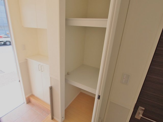 カーサソレアードBの玄関