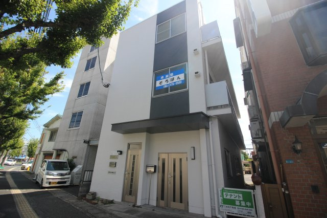 TAXビルの外観