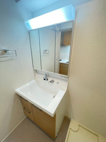 【独立洗面台】 | ホワイトタウン　A | ※同タイプの写真となります。