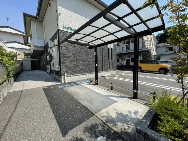 シャーメゾン・サンセイの駐車場