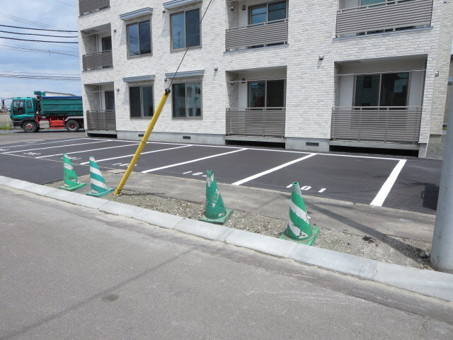 フレバンスの駐車場
