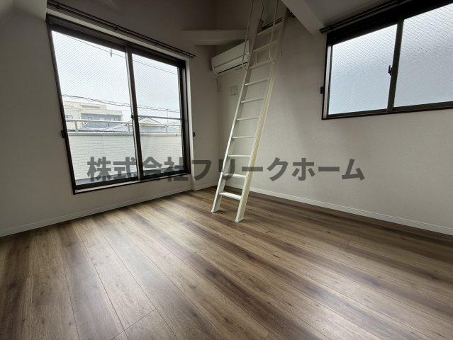 武蔵野市西久保３丁目の一戸建ての寝室
