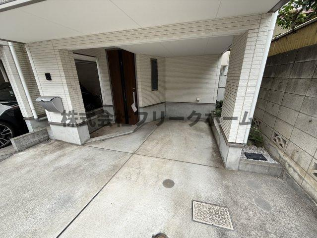 武蔵野市西久保３丁目の一戸建てのエントランス